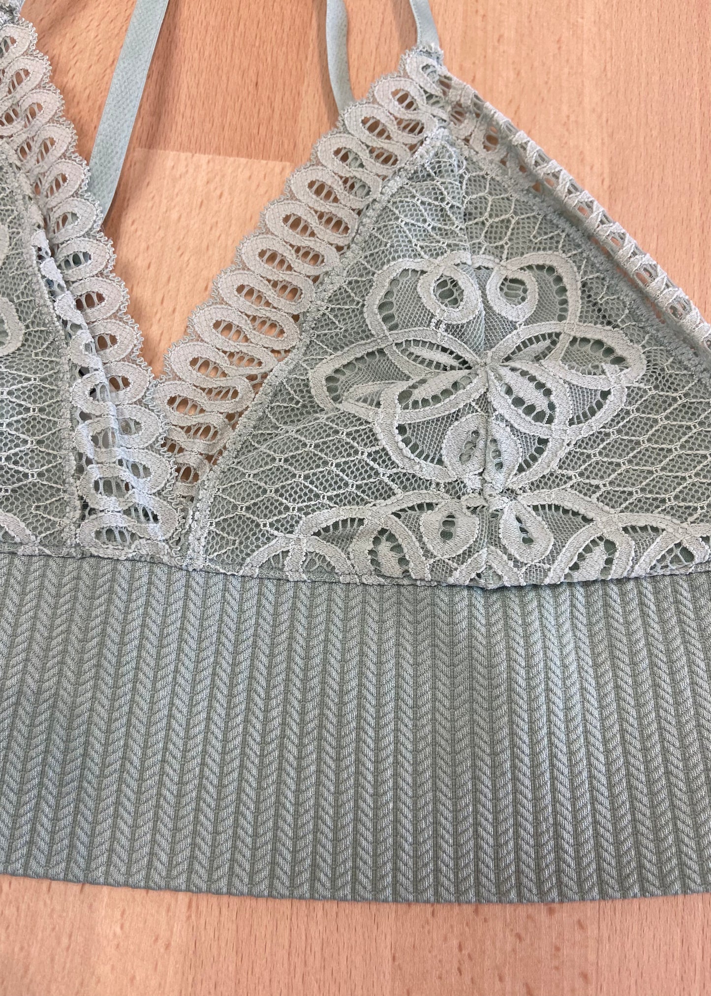 Triangle Lace Seamless Bralette - Sage