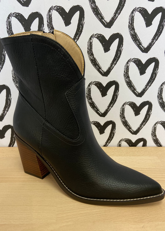 OASIS SOCIETY Harmony Two Panel Western Booties